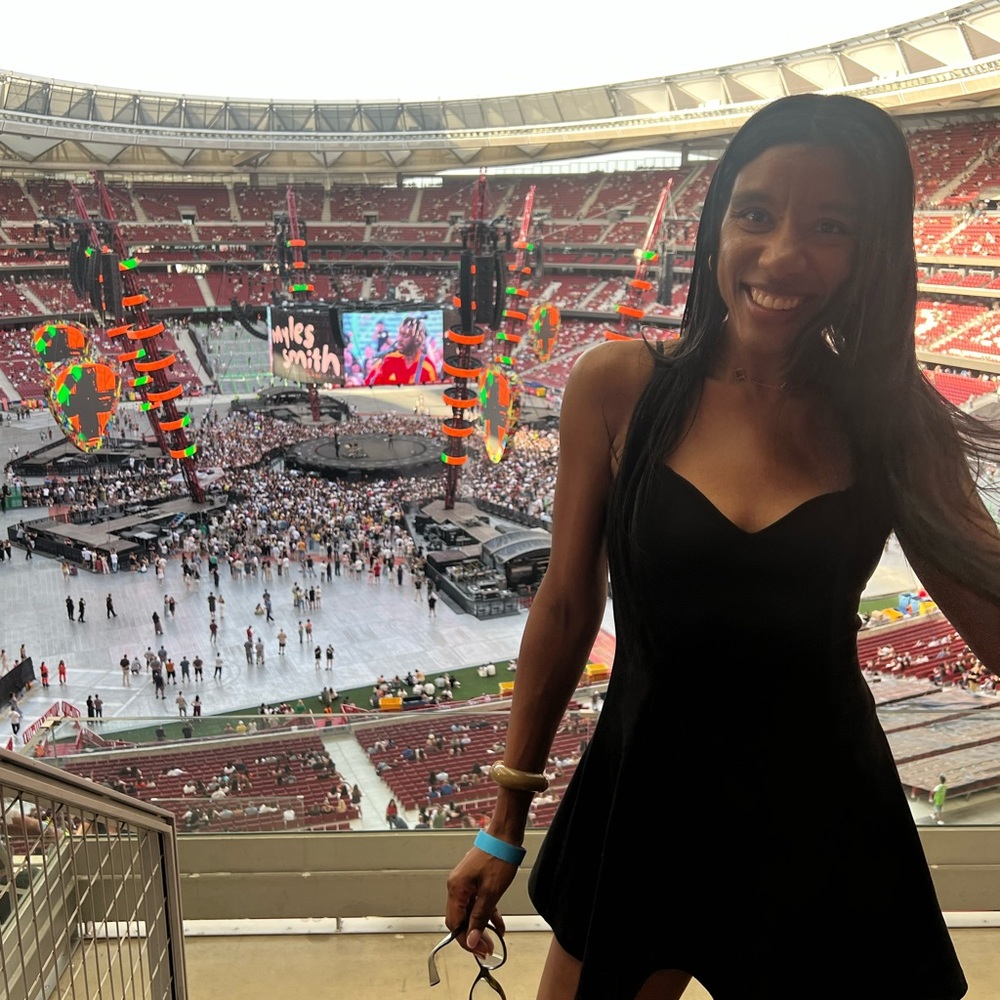 Zara’s mini black dress